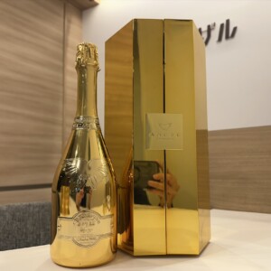 シャンパン界の新星！エンジェル 2007 ゴールドの高価買取致しました！